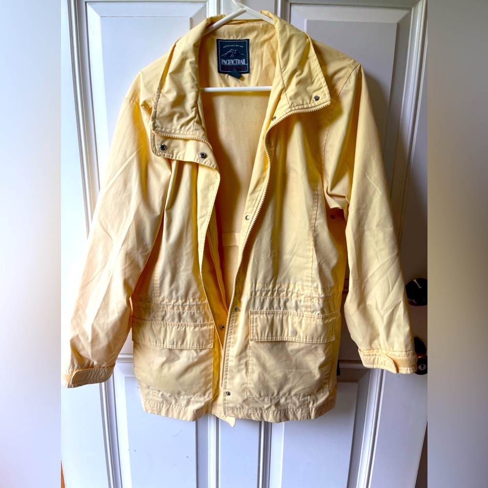 Pacific trail size medium jacket.  Light yellow
